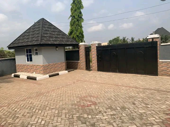 Brand New 5-Bedroom Semi-Furnished House for Sale in Kanshio, Makurdi