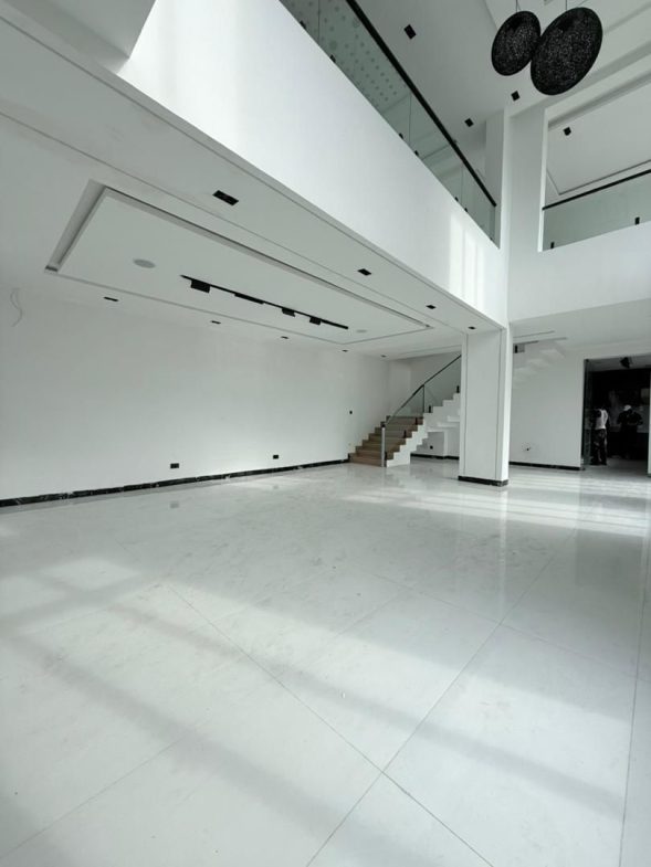 Luxury 5 Bedroom Fully Detached Duplex For Rent
