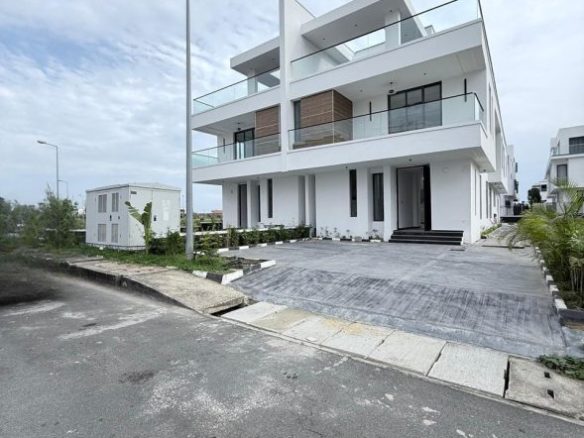 Luxury 5 Bedroom Fully Detached Duplex For Rent