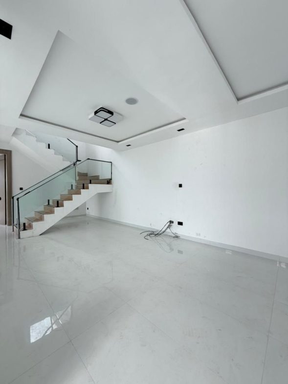 Luxury 5 Bedroom Fully Detached Duplex For Rent