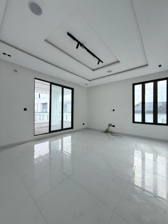 Luxury 5 Bedroom Fully Detached Duplex For Rent