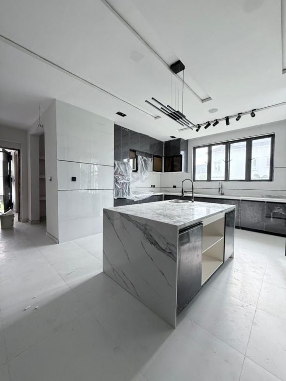 Luxury 5 Bedroom Fully Detached Duplex For Rent