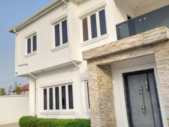 Luxury 2 bedroom apartment is available
