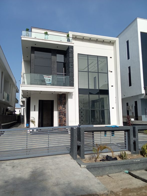 Brand new fully detached 5 bedroom duplex with Bq and swimming pool