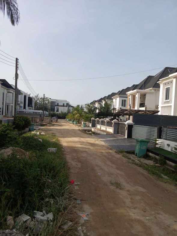 Brand new fully detached 5 bedroom duplex with Bq and swimming pool
