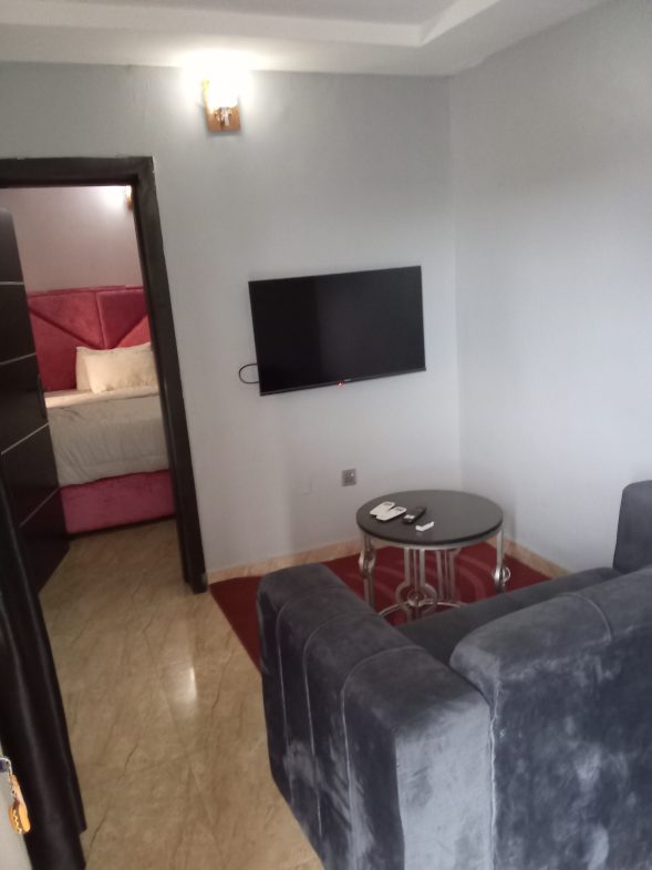 Furnished serviced miniflat Apartment