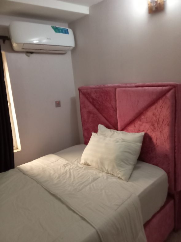 Furnished serviced miniflat Apartment