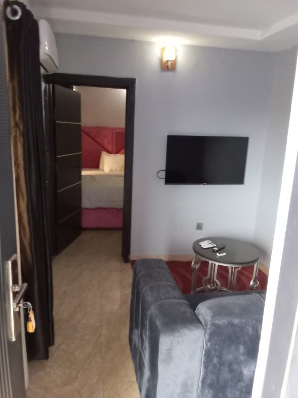 Furnished serviced miniflat Apartment