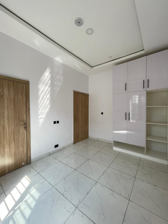 4 BEDROOM SEMI DETACHED DUPLEX FOR SALE