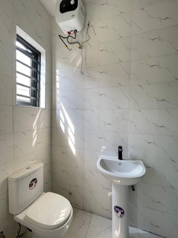4 BEDROOM SEMI DETACHED DUPLEX FOR SALE