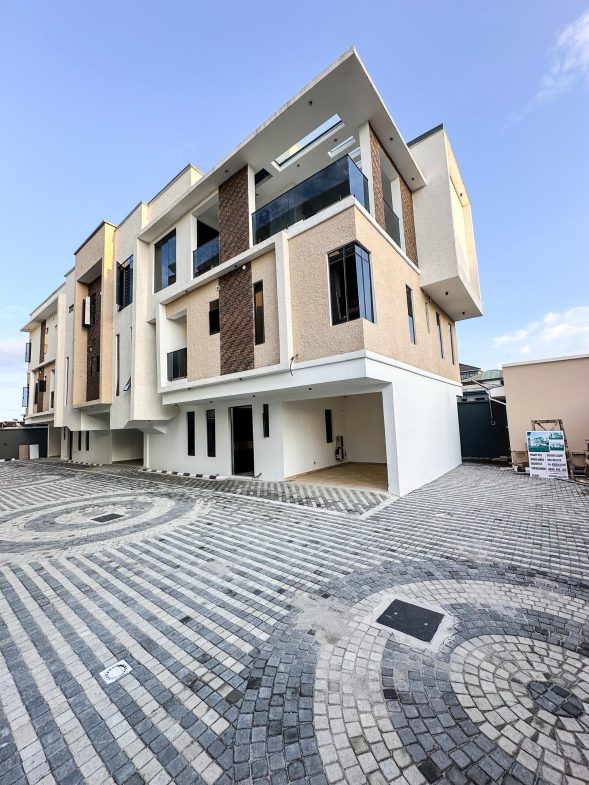 Newly built 4 bedroom maisonette terrace