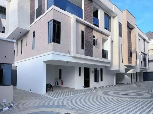 Newly built 4 bedroom maisonette terrace