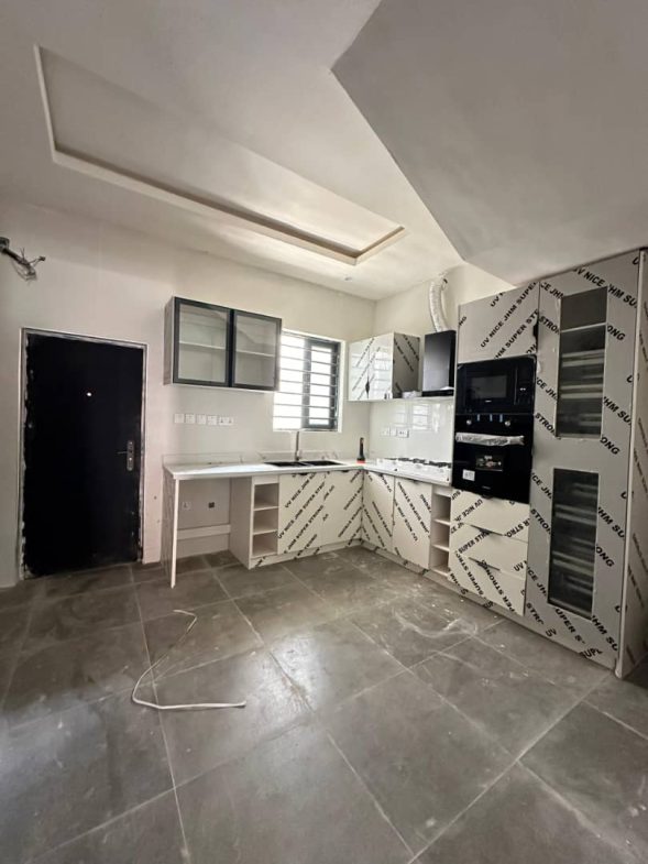 Newly Built Luxury & Spacious 4 BEDROOM TERRACE DUPLEX