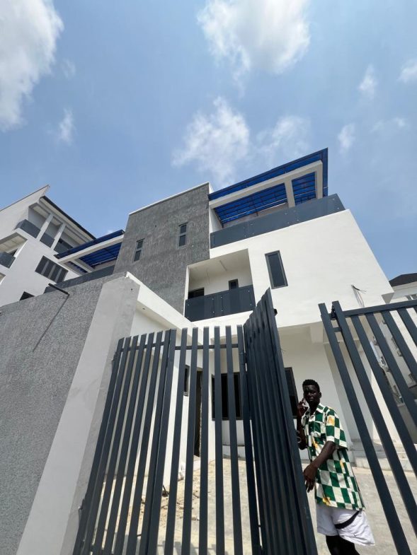 Newly Built Luxury & Spacious 4 BEDROOM Semi Detached DUPLEX