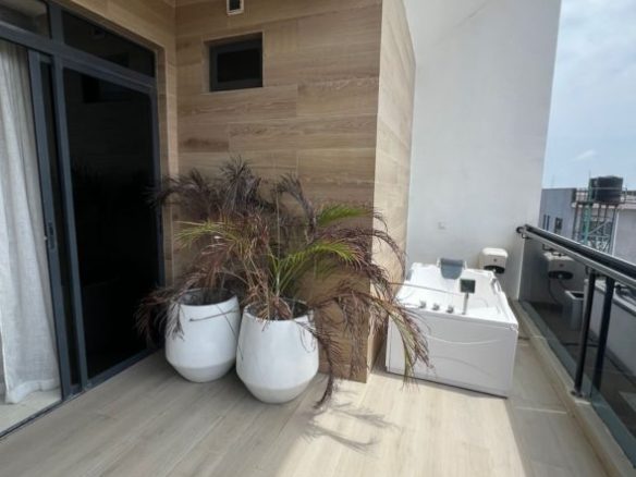 Fully Furnished & Serviced 3 Bedroom Luxury Penthouse For Sale