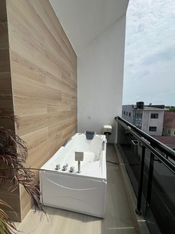 Fully Furnished & Serviced 3 Bedroom Luxury Penthouse For Sale