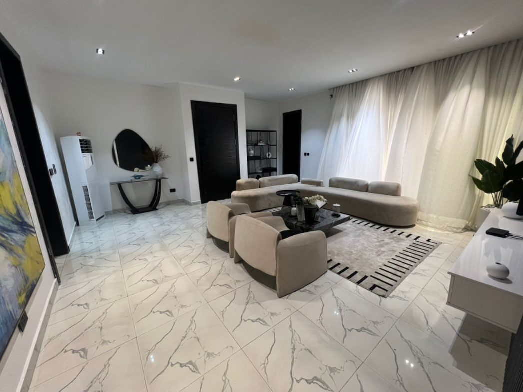 Fully Furnished & Serviced 3 Bedroom Luxury Penthouse For Sale