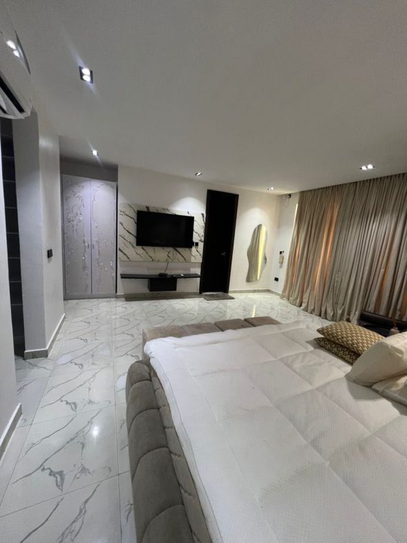 Fully Furnished & Serviced 3 Bedroom Luxury Penthouse For Sale