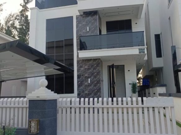 Tastefully Finished, Remarkable & Newly Built 5 Bedroom Luxury Detached Home For Sale